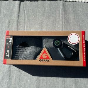 (New) 2 Pair Men's Gerry Outdoor Socks + Carabiner w/Compass Fits Shoe Sz 9-12